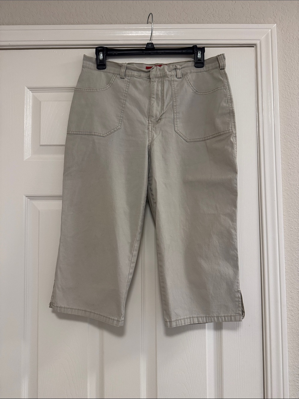 Gloria Vanderbilt Women’s Tan Cropped Capris Size 10